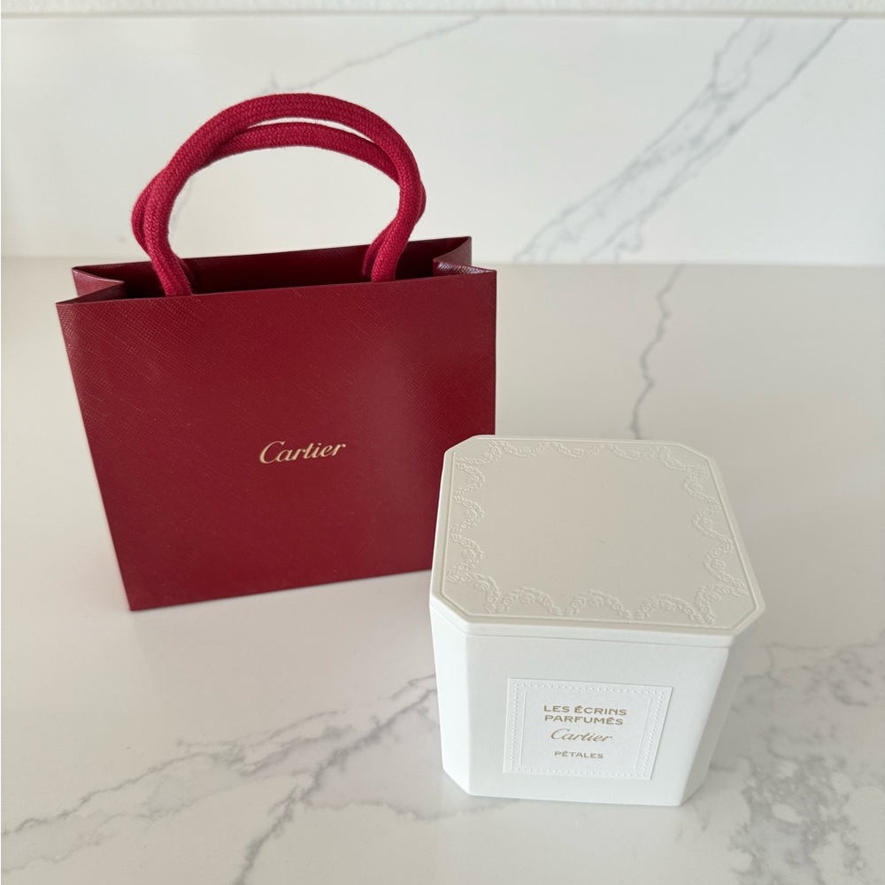Cartier White Candle in Petals πΈπ©· - Picture 15 of 15